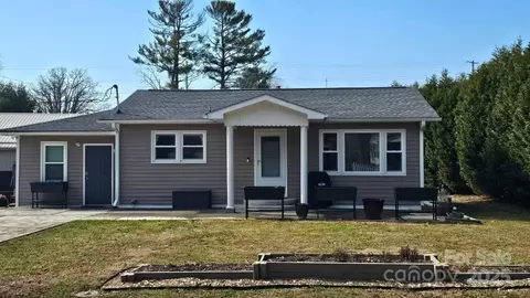 1313 Old Spartanburg Rd, Hendersonville, NC 28792