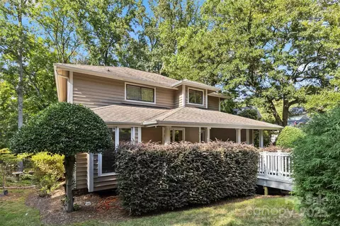6717 Paces Ferry Ln, Charlotte, NC 28226