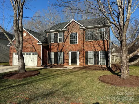 6245 Falls Lake Dr, Charlotte, NC 28270