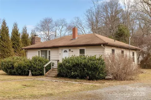 11 Pine Cir, Black Mountain, NC 28711