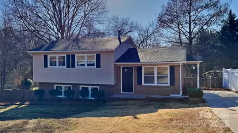 2307 Woodleaf Dr, Gastonia, NC 28052