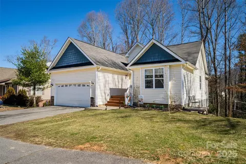 4 Jan Dr, Asheville, NC 28803