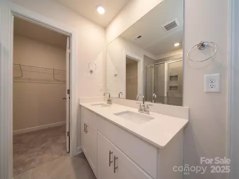 Bath - 1405 31st Ne St NE, Conover, NC 28613 photo 1 of 1