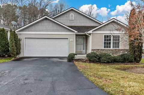 243 Highland Golf Dr, Flat Rock, NC 28731