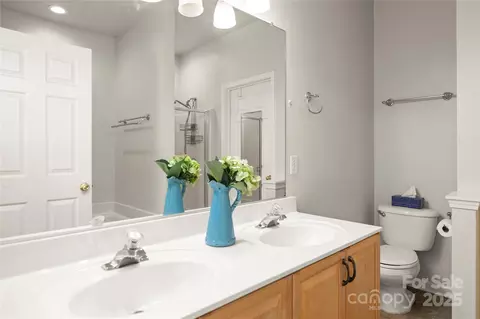 Bath - 7908 Mariners Pointe Cir, Denver, NC 28037 photo 1 of 3