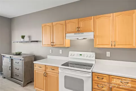Kitchen - 7908 Mariners Pointe Cir, Denver, NC 28037 photo 3 of 3