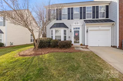 7908 Mariners Pointe Cir, Denver, NC 28037