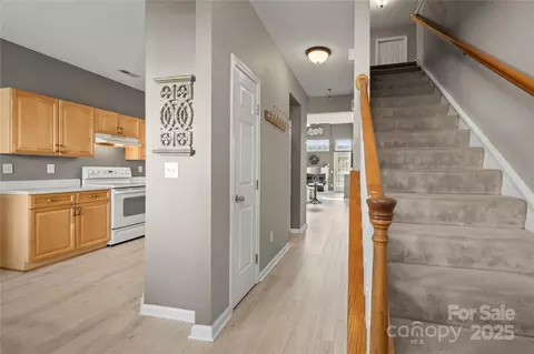 Entry Way - 7908 Mariners Pointe Cir, Denver, NC 28037 photo 1 of 4