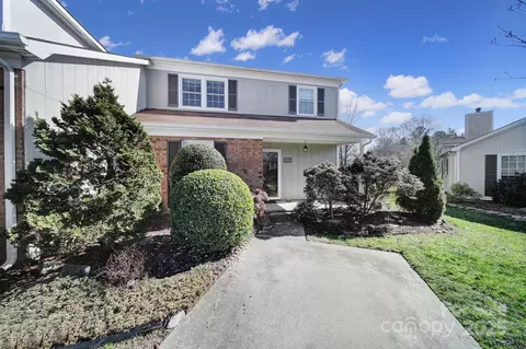 6815 Cabot Cir, Charlotte, NC 28226