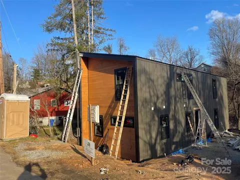 85 North Ln, Brevard, NC 28712