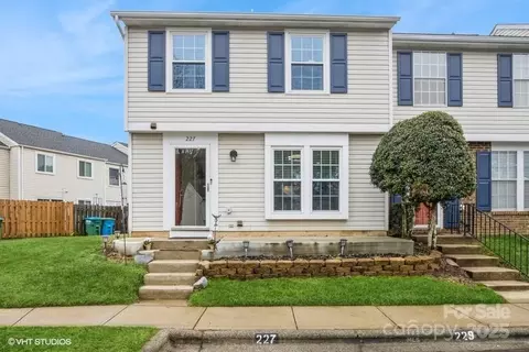 227 Water Oak Dr, Pineville, NC 28134