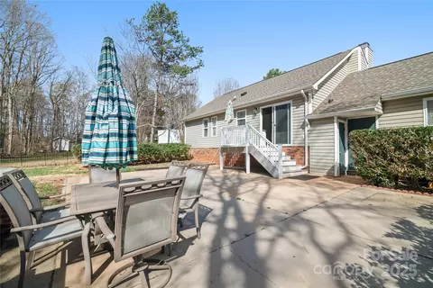 Exterior - 121 Easter Ln, Davidson, NC 28036 photo 2 of 6