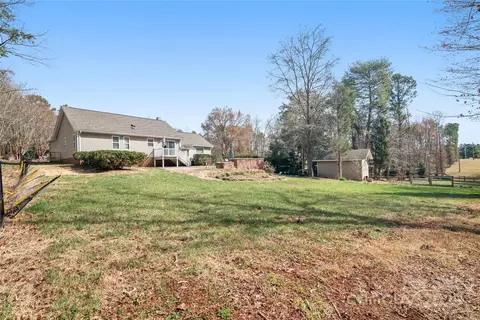 Exterior - 121 Easter Ln, Davidson, NC 28036 photo 3 of 6