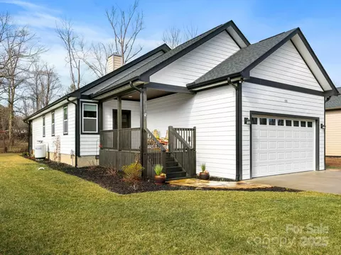 578 Dairy St, Hendersonville, NC 28739