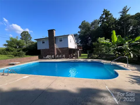 1614 Brown Orchard Dr, Morganton, NC 28655