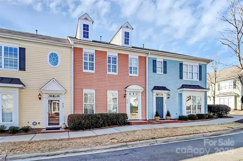 924 White Point Dr, Huntersville, NC 28078