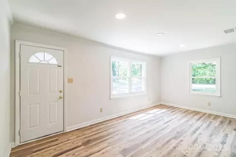 711 E John St, Matthews, NC 28105 photo 4