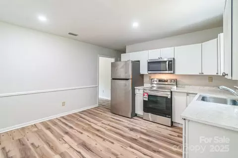 711 E John St, Matthews, NC 28105 photo 5