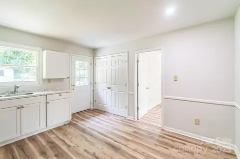 711 E John St, Matthews, NC 28105 photo 7