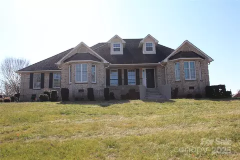 135 Dunes Dr, Kings Mountain, NC 28086
