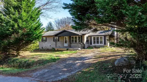 2283 Crestview St, Morganton, NC 28655