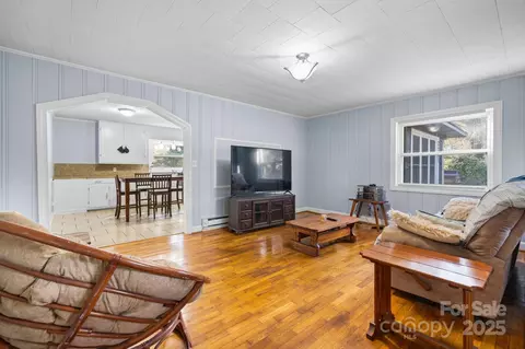 Living - 2283 Crestview St, Morganton, NC 28655 photo 2 of 4