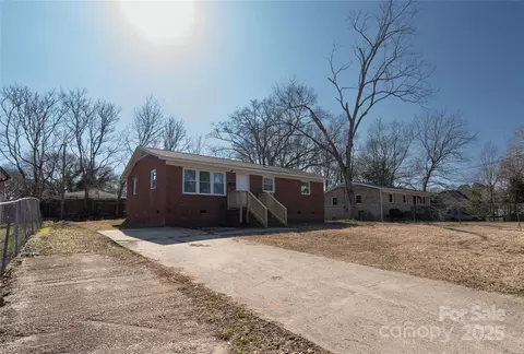 515 E Holly St, Dallas, NC 28034