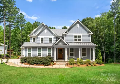 6601 Harbor Oaks Dr, Denver, NC 28037