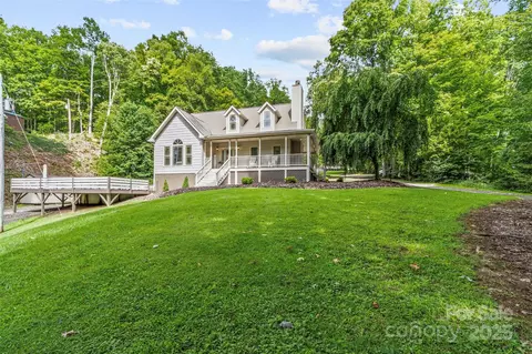 35 Lands End Dr, Burnsville, NC 28714