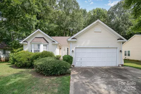 7524 Claiborne Woods Rd, Charlotte, NC 28216