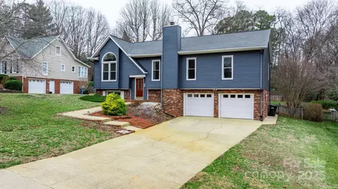 327 31st Avenue Ne Ct NE, Hickory, NC 28601