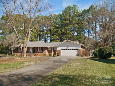 3624 Club Colony E Dr E, Gastonia, NC 28056