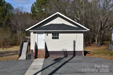 206 Lincoln St, Badin, NC 28009