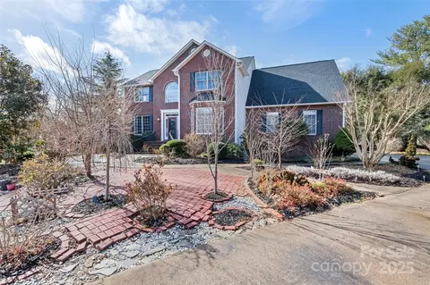 149 Southbrook Ln, Fletcher, NC 28732
