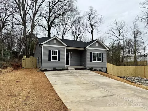 920 Moose St, Lowell, NC 28098