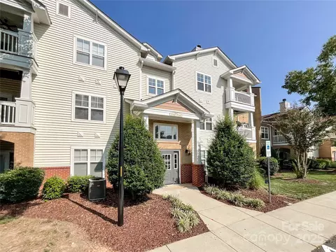 17137 Red Feather Dr, Charlotte, NC 28277