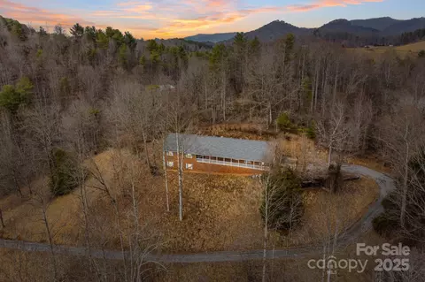 132 Mountain View Hts, Marshall, NC 28753