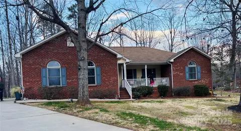 920 Hunting Ave, Lincolnton, NC 28092