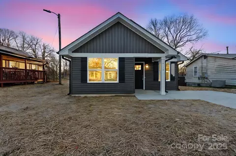 513 Lincoln St, Thomasville, NC 27360