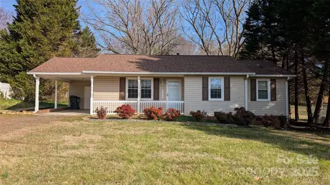 219 W Edison Dr, Statesville, NC 28625
