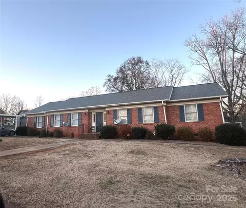 110 E I St, Newton, NC 28658