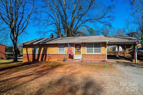 510 W 15th St, Newton, NC 28658