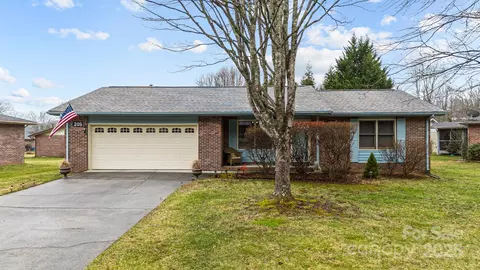 205 Resada Dr, Brevard, NC 28712