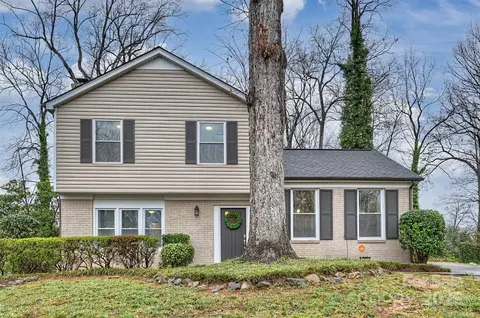 3511 Erinbrook Ln, Charlotte, NC 28215