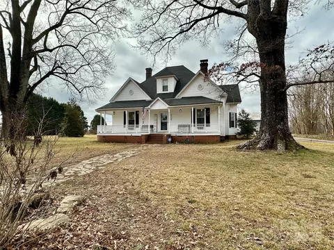 5124 Old Mountain Rd, Stony Point, NC 28678