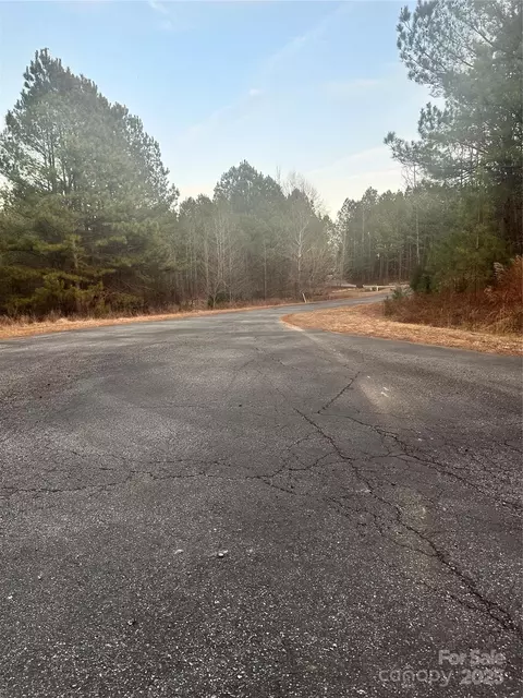 125 Riverview Dr, Mooresboro, NC 28114