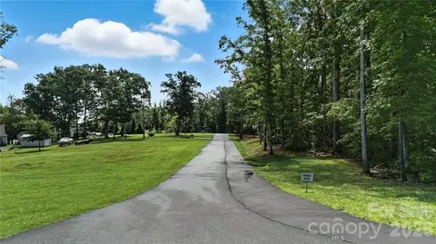 156 Sailors Rest Dr, Lexington, NC 27292