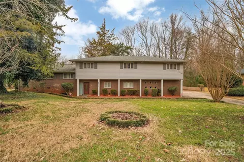 4504 Meridian Dr, Charlotte, NC 28216