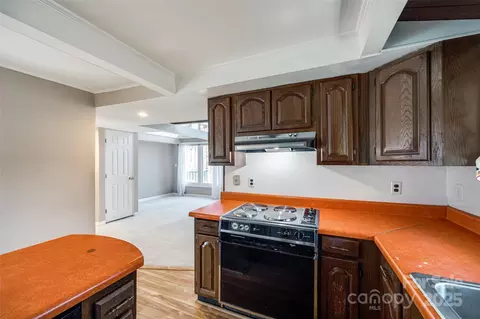 Kitchen - 5082 Mariana Ct, Tega Cay, SC 29708 photo 3 of 4