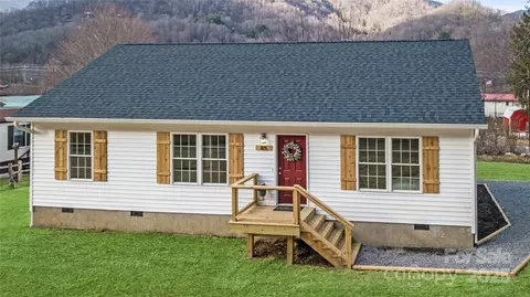 85 Leisure Ln, Maggie Valley, NC 28751